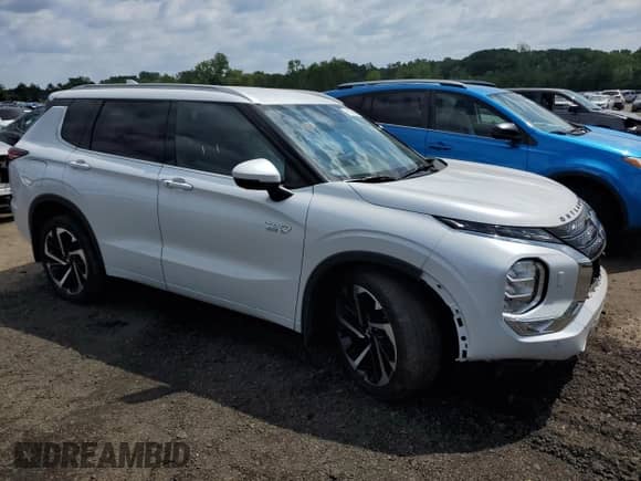 2024 Mitsubishi Outlander SEL with VIN JA4T5WA91RZ013342, listed as a Copart auction lot 61226515 with Not provided miles and Salvage title. Bid and sale history available at DreamBid. Image 4.