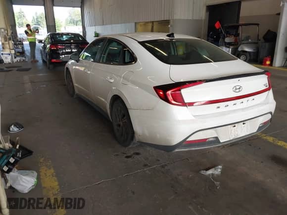2022 Hyundai Sonata Blue с VIN KMHL24JJ4NA049835, выставлен на аукционе IAAI как лот 43001542 с пробегом 72 296 миль миль и . История ставок и продаж доступна на DreamBid. Изображение 3.