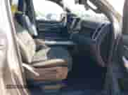 2022 Ram 1500 Big Horn z VIN 1C6RREBG3NN173629, wystawiony jako IAAI lot #40765434 z przebiegiem 57 662 mil mil oraz . Historia ofert i sprzedaży dostępna na DreamBid. Obrazek 5.