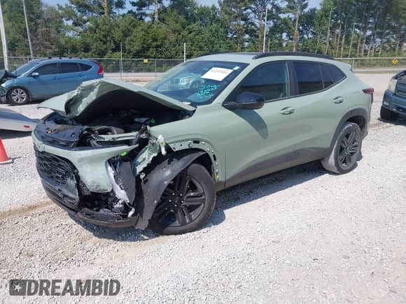 2025 Chevrolet Trax ACTIV z VIN KL77LKEP8SC098491, wystawiony jako IAAI lot #43233516 z przebiegiem 4 370 mil mil oraz . Historia ofert i sprzedaży dostępna na DreamBid. Obrazek 2.