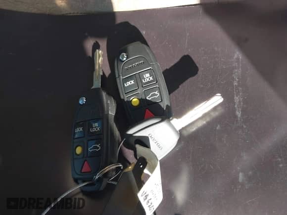 2004 Volvo S60 с VIN YV1RS61T242406749, выставлен на аукционе IAAI как лот 42596548 с пробегом 154 018 миль миль и . История ставок и продаж доступна на DreamBid. Изображение 11.