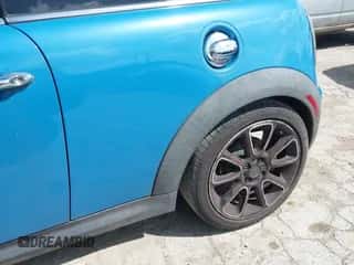 2013 MINI Hardtop S with VIN WMWSV3C5XDT392344, listed as a IAAI auction lot 42565417 with 95,855 mi miles and . Bid and sale history available at DreamBid. Image 6.