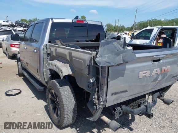 2022 Ram 1500 Rebel z VIN 1C6SRFLT2NN351050, wystawiony jako IAAI lot #41976882 z przebiegiem 59 490 mil mil oraz . Historia ofert i sprzedaży dostępna na DreamBid. Obrazek 3.