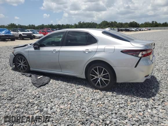 2023 Toyota Camry SE z VIN 4T1G11AK9PU104521, wystawiony jako Copart lot #63671725 z przebiegiem 69 960 mil mil oraz Nie do naprawy • Non repairable. Historia ofert i sprzedaży dostępna na DreamBid. Obrazek 2.