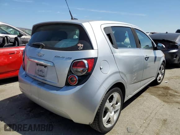 2013 Chevrolet Sonic с VIN 1G1JE6SG9D4185563, выставлен на аукционе Copart как лот 67171224 с пробегом 120 057 миль миль и Чистый • Clean title. История ставок и продаж доступна на DreamBid. Изображение 3.