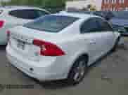 2015 Volvo S60 T5 Premier с VIN YV1612TB8F1317893, выставлен на аукционе IAAI как лот 42310908 с пробегом 150 924 миль миль и . История ставок и продаж доступна на DreamBid. Изображение 4.