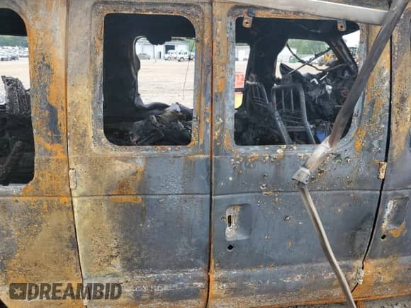 1998 Ford Econoline Cargo Recreational with VIN 1FDRE14L3WHB97819, listed as a Copart auction lot 50990494 with Not provided miles and Salvage title. Bid and sale history available at DreamBid. Image 10.