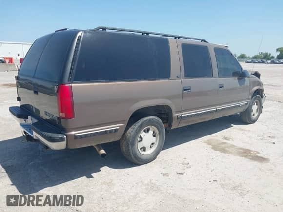 1998 Chevrolet Suburban with VIN 3GNEC16R3WG133548, listed as a IAAI auction lot 42781468 with 229,555 mi miles and . Bid and sale history available at DreamBid. Image 4.
