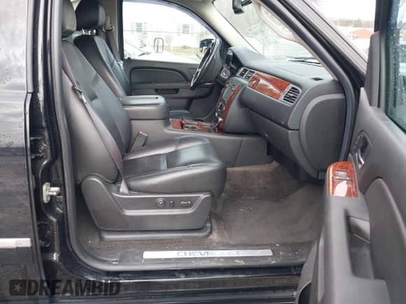 2014 Chevrolet Suburban LTZ с VIN 1GNSKKE73ER141451, выставлен на аукционе IAAI как лот 41479463 с пробегом 127 876 миль миль и . История ставок и продаж доступна на DreamBid. Изображение 5.