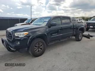 2018 Toyota Tacoma SR5 z VIN 5TFBZ5DN4JX003834, wystawiony jako Copart lot #69634275 z przebiegiem 297 503 mil mil oraz Nie do naprawy • Non repairable. Historia ofert i sprzedaży dostępna na DreamBid. Obrazek 1.