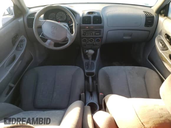 2004 Hyundai Accent GL z VIN KMHCG35C44U284868, wystawiony jako Copart lot #74054884 z przebiegiem 87 259 mil mil oraz Czysty tytuł • Clean title. Historia ofert i sprzedaży dostępna na DreamBid. Obrazek 8.