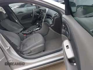 2015 Chevrolet Malibu LS с VIN 1G11B5SL7FF219488, выставлен на аукционе IAAI как лот 43094361 с пробегом 85 858 миль миль и . История ставок и продаж доступна на DreamBid. Изображение 5.