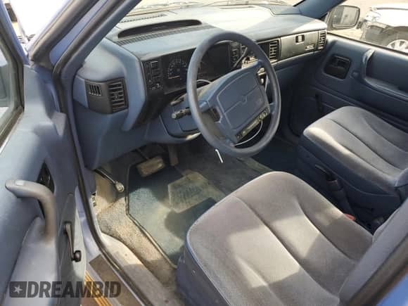 1993 Dodge Caravan with VIN 2B4GH2533PR287787, listed as a Copart auction lot 71940684 with 107,939 mi miles and Salvage title. Bid and sale history available at DreamBid. Image 8.