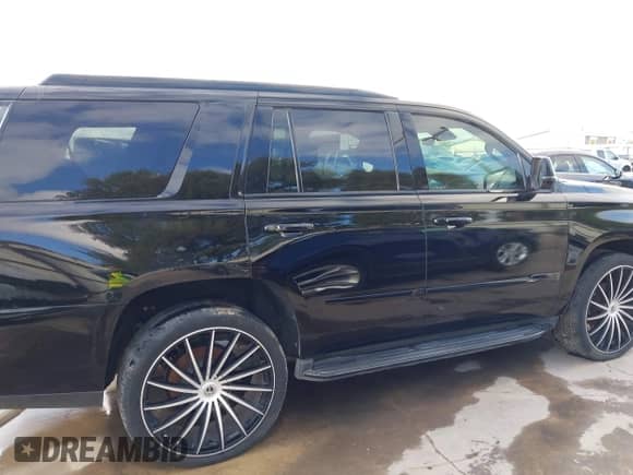2018 Cadillac Escalade Luxury with VIN 1GYS3BKJ5JR142496, listed as a IAAI auction lot 42215538 with 160,002 mi miles and . Bid and sale history available at DreamBid. Image 14.