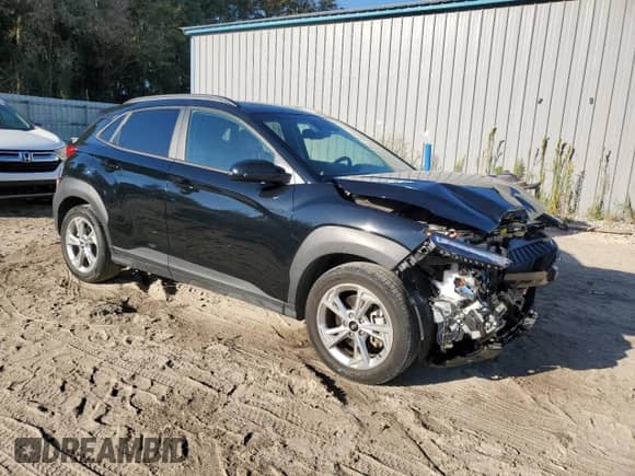 2023 Hyundai Kona SEL z VIN KM8K6CABXPU987536, wystawiony jako Copart lot #86684425 z przebiegiem 30 519 mil mil oraz Szkoda całkowita • Salvage title. Historia ofert i sprzedaży dostępna na DreamBid. Obrazek 4.