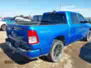 2021 Ram 1500 Big Horn z VIN 1C6SRFFT5MN555075, wystawiony jako IAAI lot #42820101 z przebiegiem 116 311 mil mil oraz . Historia ofert i sprzedaży dostępna na DreamBid. Obrazek 4.