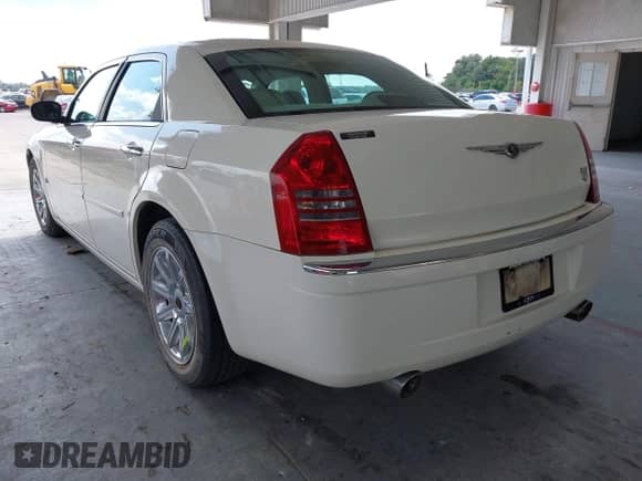 2006 Chrysler 300 C with VIN 2C3KA63H46H309473, listed as a IAAI auction lot 43333826 with 150,614 mi miles and . Bid and sale history available at DreamBid. Image 3.