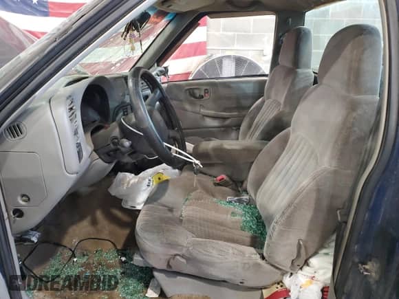 2001 Chevrolet S-10 с VIN 1GCCS14501K118347, выставлен на аукционе Copart как лот 50410524 с пробегом 247 332 миль миль и На запчасти • Non repairable. История ставок и продаж доступна на DreamBid. Изображение 7.