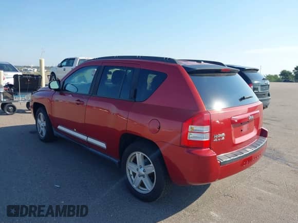 2010 Jeep Compass Latitude с VIN 1J4NF1FB0AD620094, выставлен на аукционе IAAI как лот 43241073 с пробегом 211 260 миль миль и . История ставок и продаж доступна на DreamBid. Изображение 3.