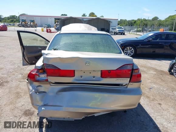 2000 Honda Accord LX z VIN 1HGCG5646YA103978, wystawiony jako IAAI lot #43222720 z przebiegiem 167 270 mil mil oraz . Historia ofert i sprzedaży dostępna na DreamBid. Obrazek 16.