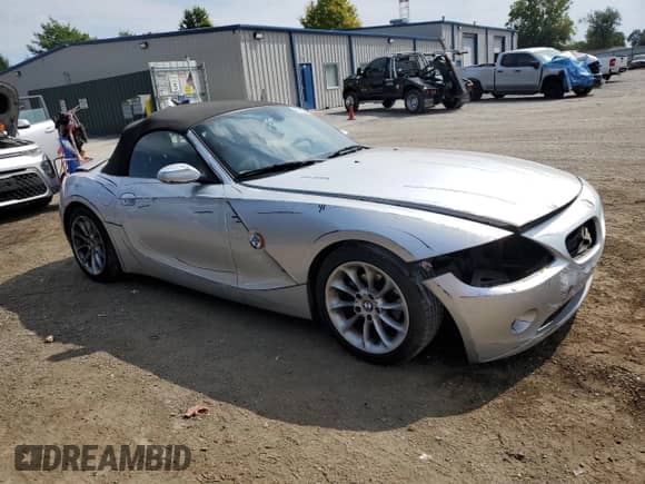 2003 BMW Z4 2.5i z VIN 4USBT33453LR61738, wystawiony jako Copart lot #80676185 z przebiegiem 95 107 mil mil oraz Szkoda całkowita • Salvage title. Historia ofert i sprzedaży dostępna na DreamBid. Obrazek 4.