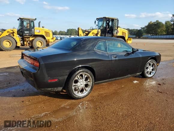 2010 Dodge Challenger SE z VIN 2B3CJ4DVXAH279429, wystawiony jako Copart lot #85328035 z przebiegiem 210 322 mil mil oraz Czysty tytuł • Clean title. Historia ofert i sprzedaży dostępna na DreamBid. Obrazek 3.