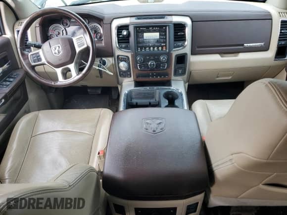 2017 Ram 1500 Laramie z VIN 1C6RR7VT6HS632873, wystawiony jako Copart lot #53528105 z przebiegiem 103 471 mil mil oraz Szkoda całkowita • Salvage title. Historia ofert i sprzedaży dostępna na DreamBid. Obrazek 8.