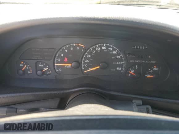 1994 Chevrolet Camaro z VIN 2G1FP32S3R2187437, wystawiony jako Copart lot #55078385 z przebiegiem 113 287 mil mil oraz Czysty tytuł • Clean title. Historia ofert i sprzedaży dostępna na DreamBid. Obrazek 9.