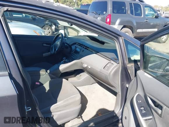 2011 Toyota Prius III z VIN JTDKN3DU1B1450052, wystawiony jako IAAI lot #43509624 z przebiegiem 364 125 mil mil oraz . Historia ofert i sprzedaży dostępna na DreamBid. Obrazek 5.