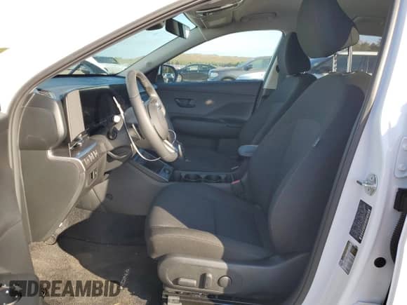 2025 Hyundai Kona SEL Convenience с VIN KM8HCCAB2SU203748, выставлен на аукционе Copart как лот 73600544 с пробегом 292 миль миль и Списание • Salvage title. История ставок и продаж доступна на DreamBid. Изображение 7.