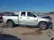 2013 Ram 1500 Tradesman z VIN 1C6RR6FP6DS530057, wystawiony jako IAAI lot #41763335 z przebiegiem 144 125 mil mil oraz . Historia ofert i sprzedaży dostępna na DreamBid. Obrazek 13.