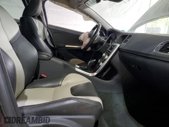 2016 Volvo S60 T5 Platinum с VIN YV4612UM4G2002099, выставлен на аукционе Copart как лот 69363875 с пробегом 81 956 миль миль и Списание • Salvage title. История ставок и продаж доступна на DreamBid. Изображение 7.