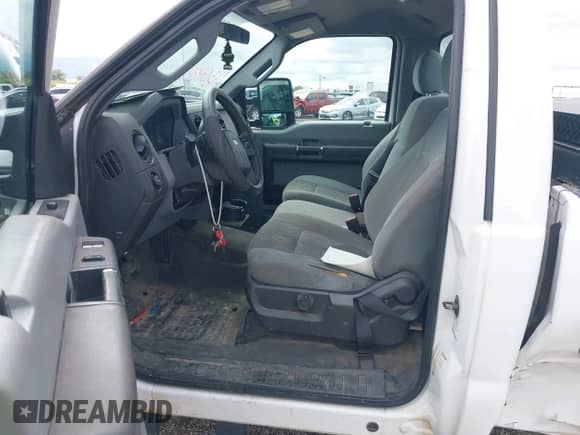 2016 Ford F-250 XL z VIN 1FTBF2A67GEA59162, wystawiony jako IAAI lot #43299691 z przebiegiem 163 591 mil mil oraz . Historia ofert i sprzedaży dostępna na DreamBid. Obrazek 5.