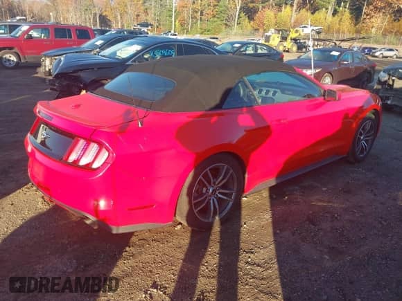 2015 Ford Mustang EcoBoost Premium z VIN 1FATP8UH4F5364494, wystawiony jako IAAI lot #43471038 z przebiegiem 68 272 mil mil oraz . Historia ofert i sprzedaży dostępna na DreamBid. Obrazek 4.