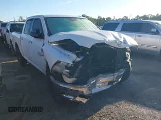 2018 Ram 1500 Big Horn z VIN 1C6RR7LT4JS250575, wystawiony jako IAAI lot #41394927 z przebiegiem 131 487 mil mil oraz . Historia ofert i sprzedaży dostępna na DreamBid. Obrazek 1.