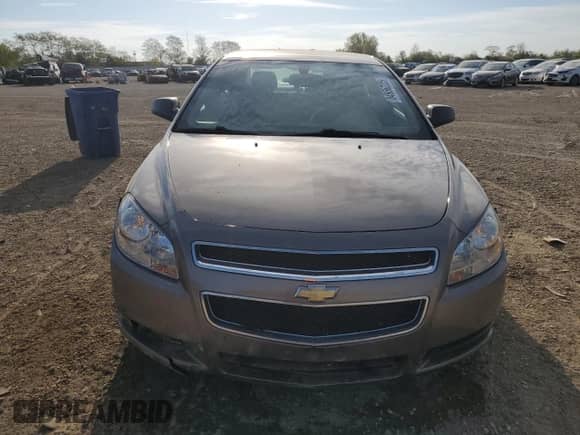 2012 Chevrolet Malibu 1LS z VIN 1G1ZB5E06CF322160, wystawiony jako Copart lot #84866225 z przebiegiem 84 438 mil mil oraz Szkoda całkowita • Salvage title. Historia ofert i sprzedaży dostępna na DreamBid. Obrazek 5.