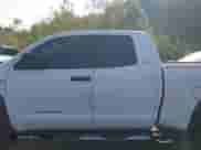 2007 Toyota Tundra SR5 с VIN 5TFBT54177X008291, выставлен на аукционе IAAI как лот 43185810 с пробегом 248 297 миль миль и . История ставок и продаж доступна на DreamBid. Изображение 15.