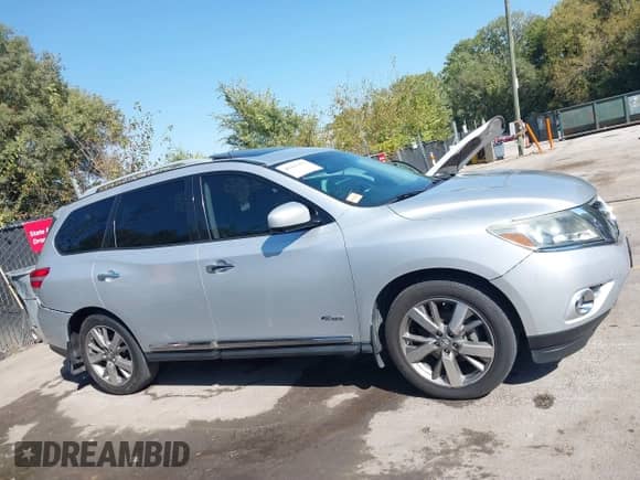 2014 Nissan Pathfinder Platinum Hybrid with VIN 5N1CR2MN5EC642025, listed as a IAAI auction lot 40488450 with 91,360 mi miles and . Bid and sale history available at DreamBid. Image 13.