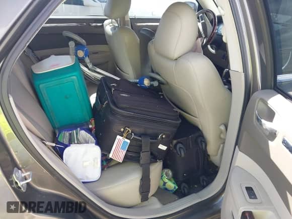 2008 Chrysler 300 C Hemi with VIN 2C3KA63H58H126344, listed as a IAAI auction lot 42246427 with 179,182 mi miles and . Bid and sale history available at DreamBid. Image 8.