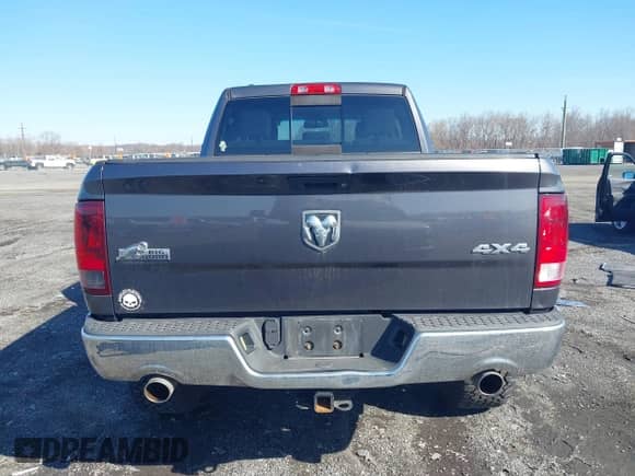 2016 Ram 1500 Outdoorsman z VIN 1C6RR7GTXGS177084, wystawiony jako IAAI lot #41832813 z przebiegiem 107 953 mil mil oraz . Historia ofert i sprzedaży dostępna na DreamBid. Obrazek 16.