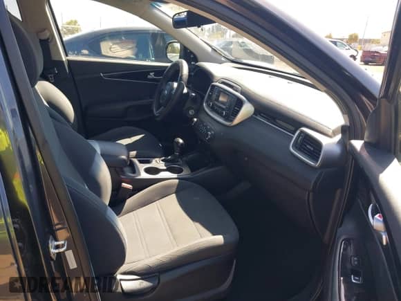 2018 Kia Sorento LX z VIN 5XYPGDA51JG347196, wystawiony jako IAAI lot #42784375 z przebiegiem 89 178 mil mil oraz . Historia ofert i sprzedaży dostępna na DreamBid. Obrazek 5.