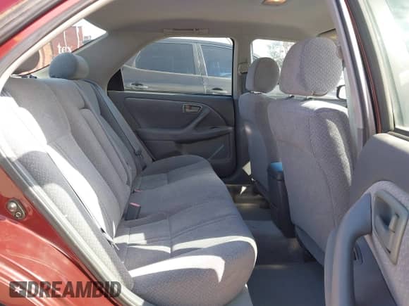 2000 Toyota Camry LE z VIN 4T1BF28K0YU938704, wystawiony jako IAAI lot #43512423 z przebiegiem 148 882 mil mil oraz . Historia ofert i sprzedaży dostępna na DreamBid. Obrazek 8.