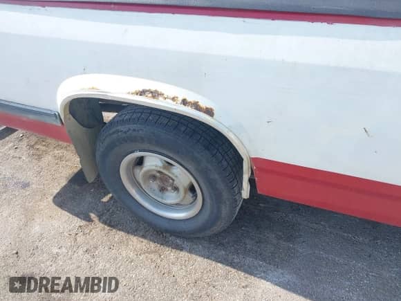 1988 Dodge Dakota with VIN 1B7FN14X4JS766943, listed as a IAAI auction lot 42588206 with 183,527 mi miles and . Bid and sale history available at DreamBid. Image 12.