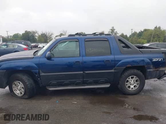 2002 Chevrolet Avalanche z VIN 3GNEK13TX2G185143, wystawiony jako IAAI lot #43292645 z przebiegiem 184 854 mil mil oraz . Historia ofert i sprzedaży dostępna na DreamBid. Obrazek 13.