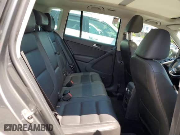 2014 Volkswagen Tiguan S с VIN WVGBV3AX6EW552819, выставлен на аукционе Copart как лот 59599655 с пробегом Не указан миль и Чистый • Clean title. История ставок и продаж доступна на DreamBid. Изображение 11.