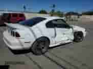 1998 Ford Mustang GT z VIN 1FAFP42X9WF179805, wystawiony jako Copart lot #82494395 z przebiegiem 142 724 mil mil oraz Szkoda całkowita • Salvage title. Historia ofert i sprzedaży dostępna na DreamBid. Obrazek 3.