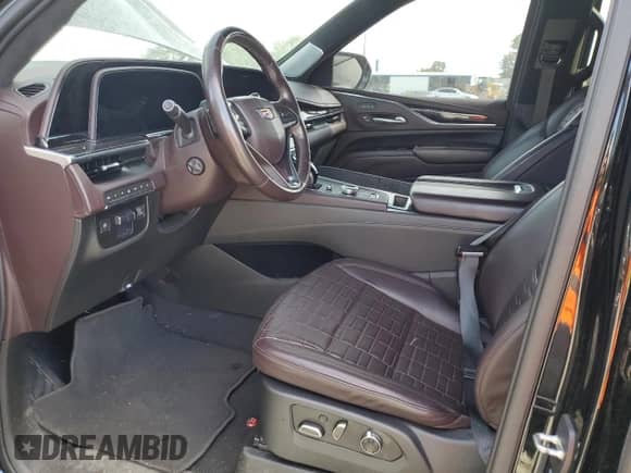 2021 Cadillac Escalade Sport Platinum z VIN 1GYS4GKL2MR323653, wystawiony jako Copart lot #69995665 z przebiegiem Nie podano mil oraz Szkoda całkowita • Salvage title. Historia ofert i sprzedaży dostępna na DreamBid. Obrazek 7.