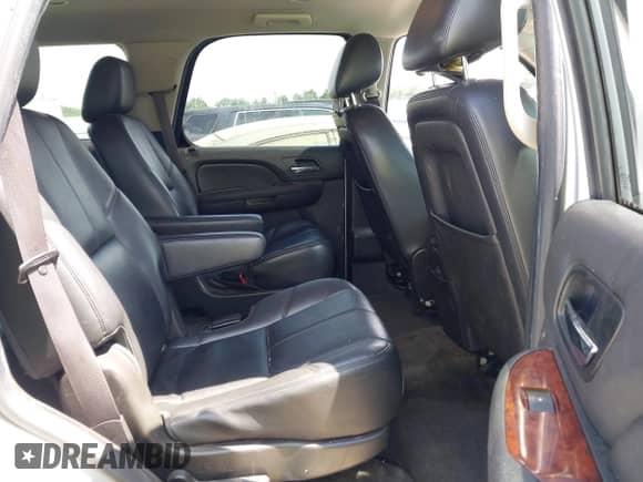2014 Chevrolet Tahoe LT with VIN 1GNSCBE04ER147792, listed as a IAAI auction lot 42781257 with 136,462 mi miles and . Bid and sale history available at DreamBid. Image 8.