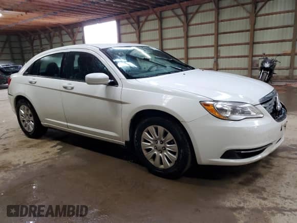 2014 Chrysler 200 LX with VIN 1C3CCBAB9EN229372, listed as a Copart auction lot 81278015 with 326,360 mi miles and Clean title. Bid and sale history available at DreamBid. Image 4.