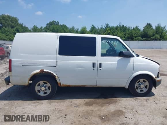 2003 Chevrolet Astro Cargo с VIN 1GCDM19X83B111156, выставлен на аукционе IAAI как лот 42794198 с пробегом Не указан миль и . История ставок и продаж доступна на DreamBid. Изображение 13.